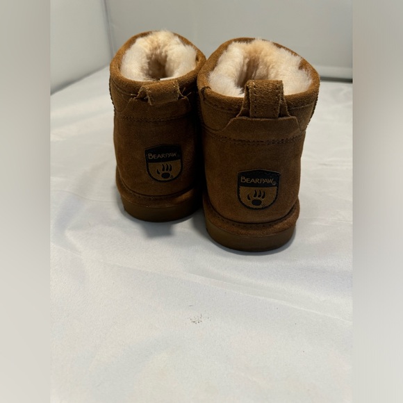NWOT BearPaw Boots with faux fur lining - Picture 3 of 6